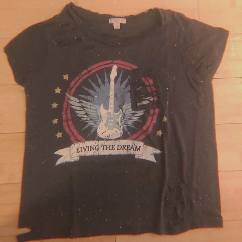 Vintage teared t-shirt! 🎸